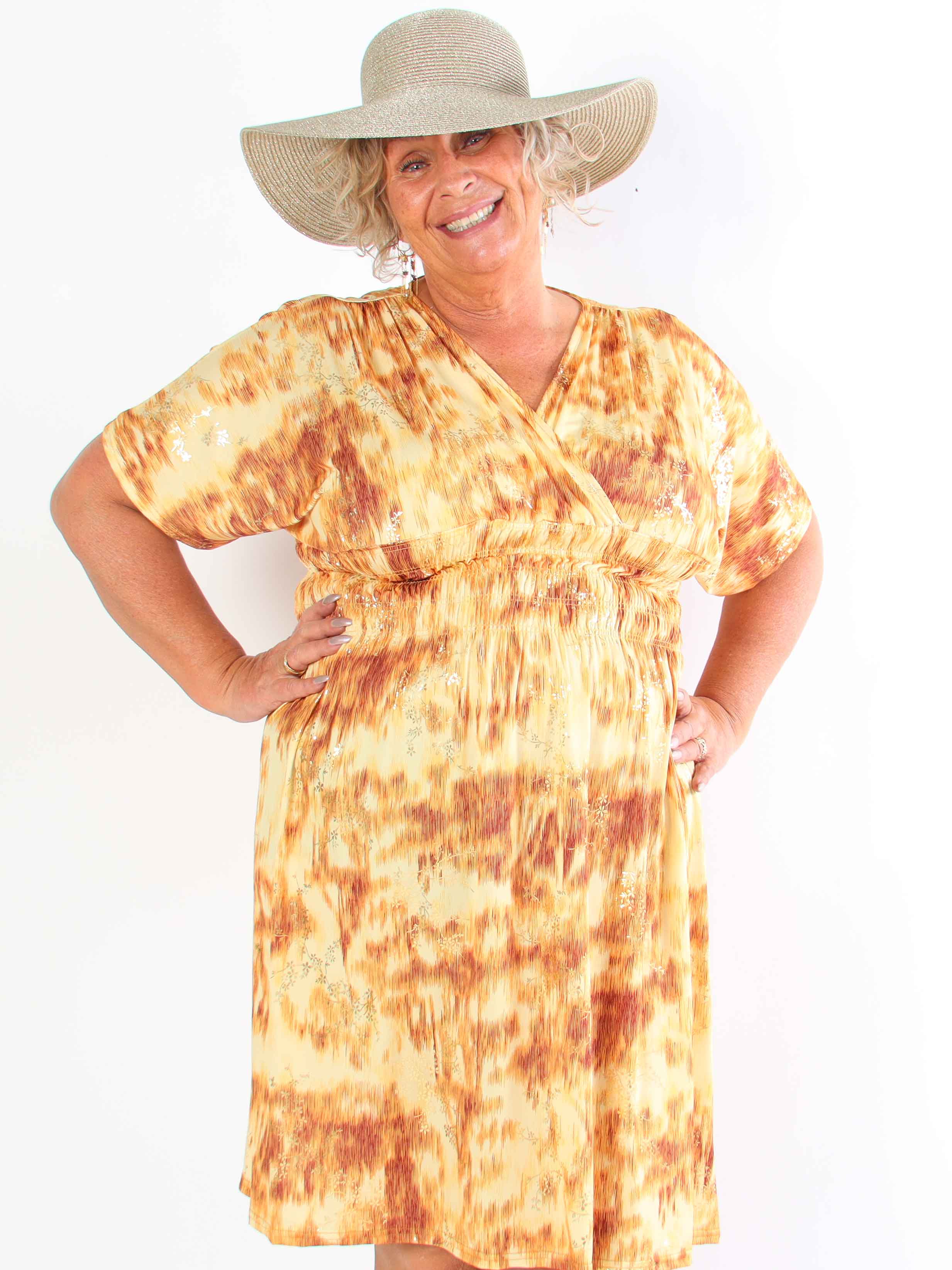 Pams Art Short - Plus size elastisk kjole med guld blomster